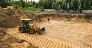 Разработка котлована Кстово стоимость за от 561 руб. м3 - заказать работы по копке и рытью котлованов | траншей
